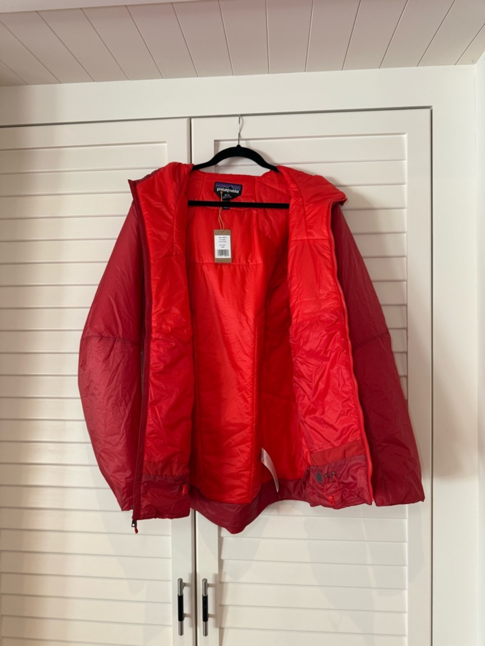 NEW Patagonia Men's MEDIUM DAS Belay Parka Amanita Red  NEW WITH TAGS